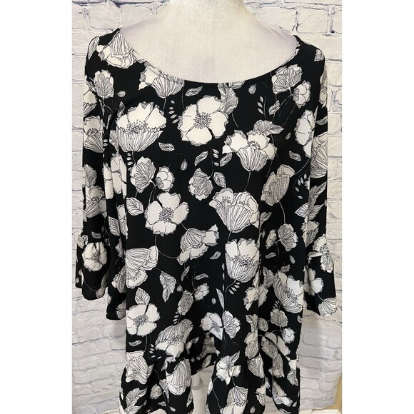 Chenault Black and White Ruffle Accent Floral Top Blouse Plus Size 1X - Picture 2 of 7